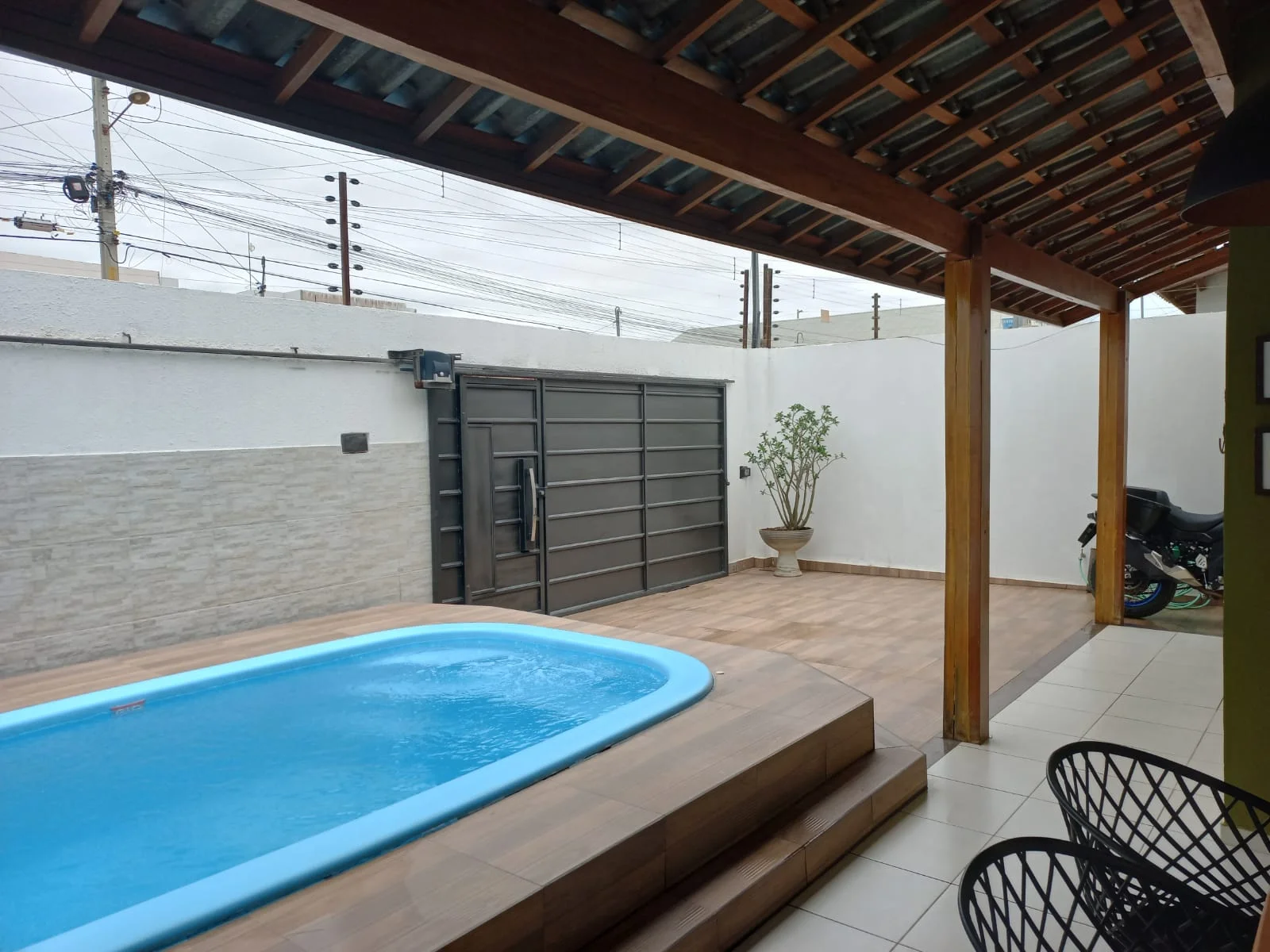 CASA NO LOTEAMENTO RECIFE COM PISCINA